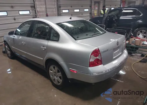 2002 Volkswagen Passat Glx from USA, damaged, VIN WVWRH63B22P449366